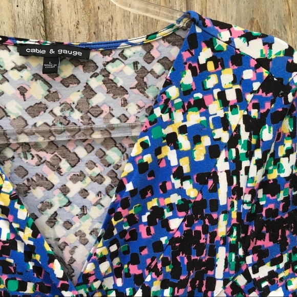 Cable & Gauge Confetti Pixeled Abstract Print Wrap Short Sleeve Blouse Large - Picture 3 of 7